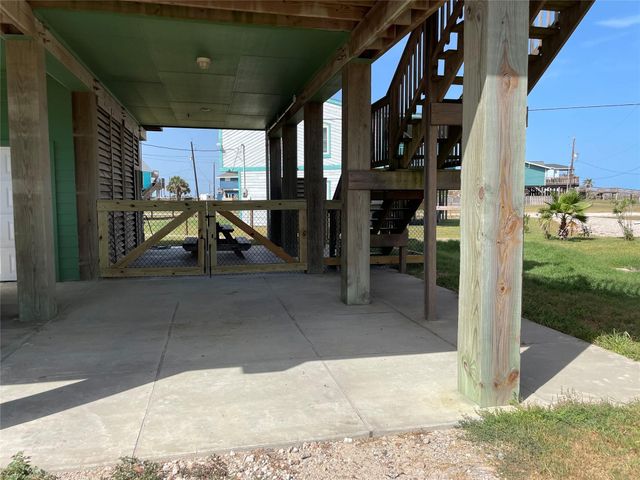 118 Point Lafitte Court, Surfside Beach, TX 77541