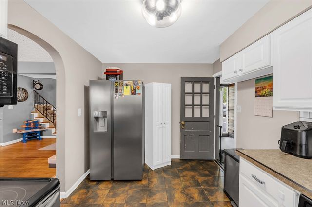 1159 E Robinson Avenue, Barberton, OH 44203