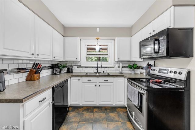1159 E Robinson Avenue, Barberton, OH 44203