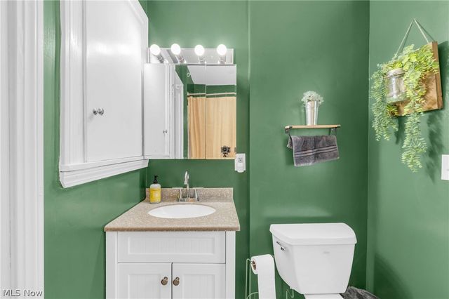 1159 E Robinson Avenue, Barberton, OH 44203