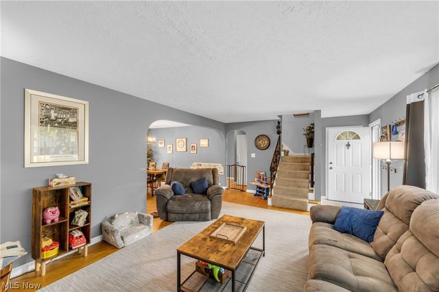 1159 E Robinson Avenue, Barberton, OH 44203