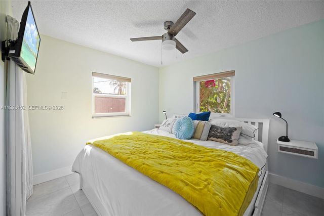 350 NE 59th St, Oakland Park, FL 33334