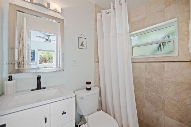 350 NE 59th St, Oakland Park, FL 33334