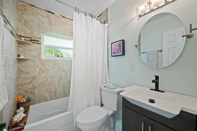 350 NE 59th St, Oakland Park, FL 33334