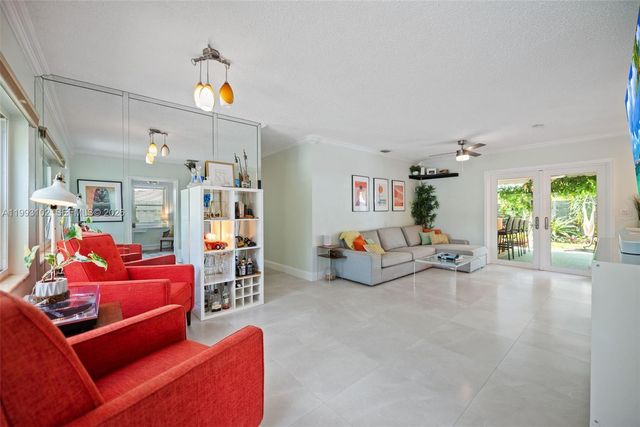 350 NE 59th St, Oakland Park, FL 33334