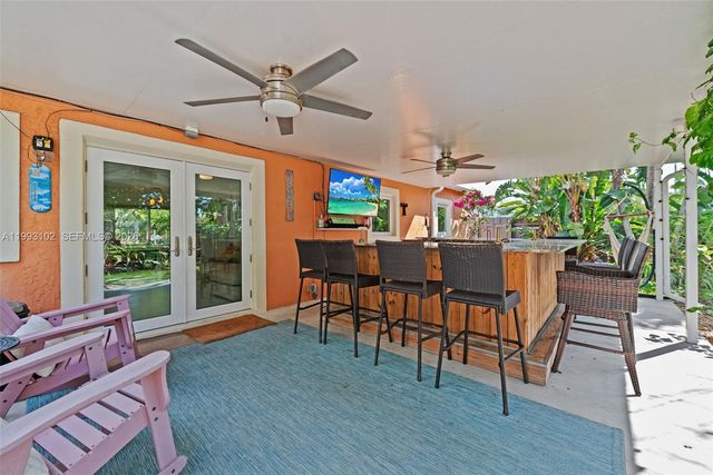 350 NE 59th St, Oakland Park, FL 33334