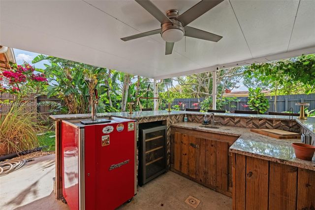 350 NE 59th St, Oakland Park, FL 33334