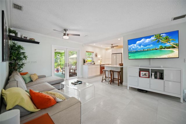 350 NE 59th St, Oakland Park, FL 33334