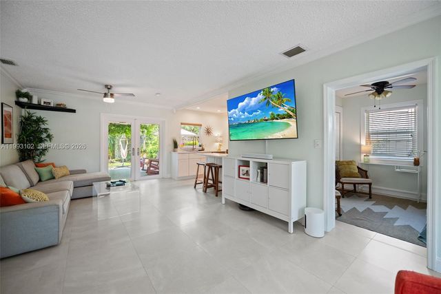 350 NE 59th St, Oakland Park, FL 33334