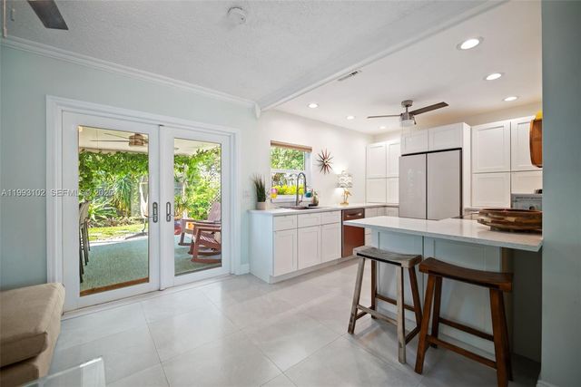 350 NE 59th St, Oakland Park, FL 33334