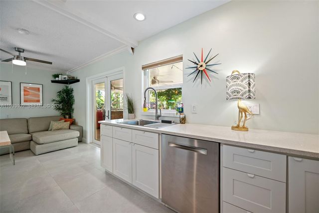 350 NE 59th St, Oakland Park, FL 33334