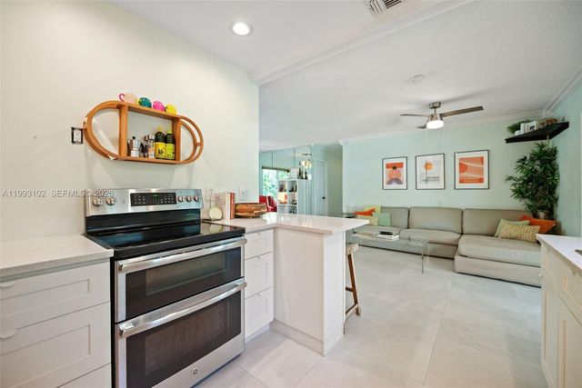 350 NE 59th St, Oakland Park, FL 33334