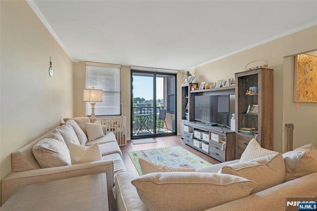 200 Division Street 6G, Cliffside Park, NJ 07010