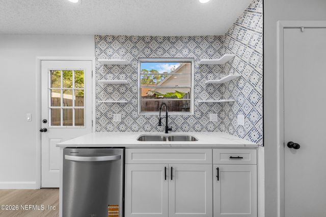 10644 LA MANCHA Avenue, Jacksonville, FL 32257