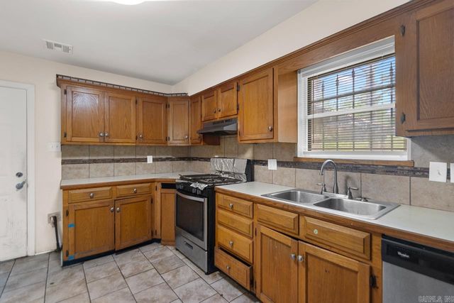 6815 W 34 Street, Little Rock, AR 72204