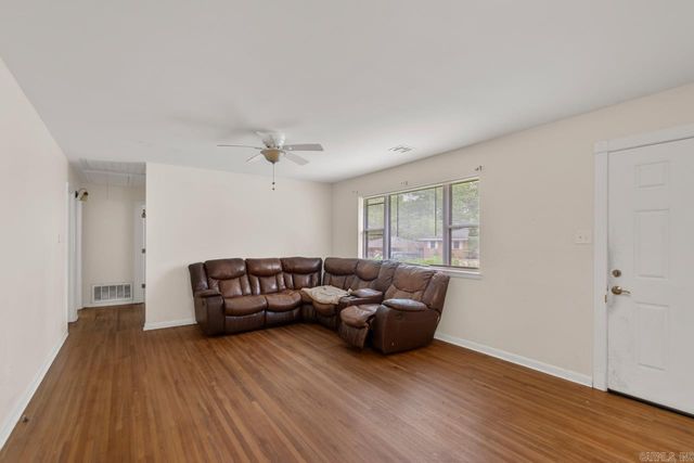 6815 W 34 Street, Little Rock, AR 72204