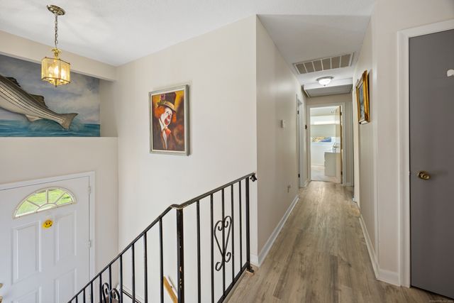 25 Stowe Court, Hamden, CT 06514