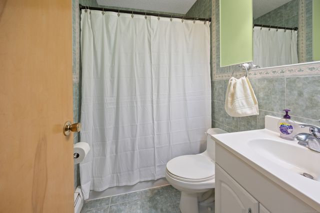 25 Stowe Court, Hamden, CT 06514