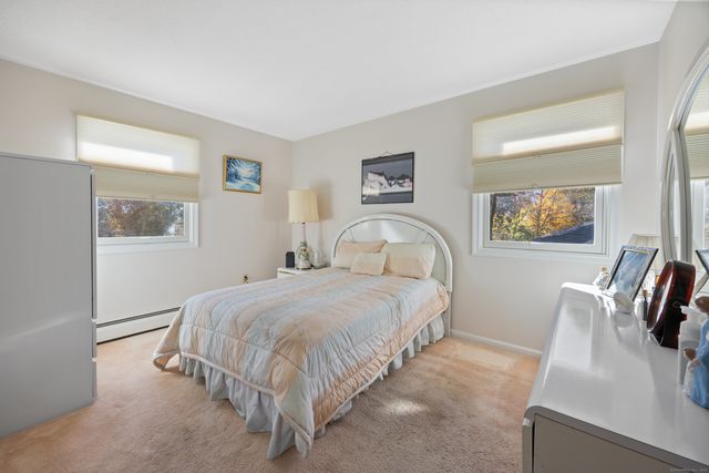 25 Stowe Court, Hamden, CT 06514