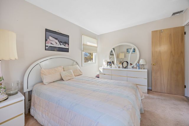 25 Stowe Court, Hamden, CT 06514