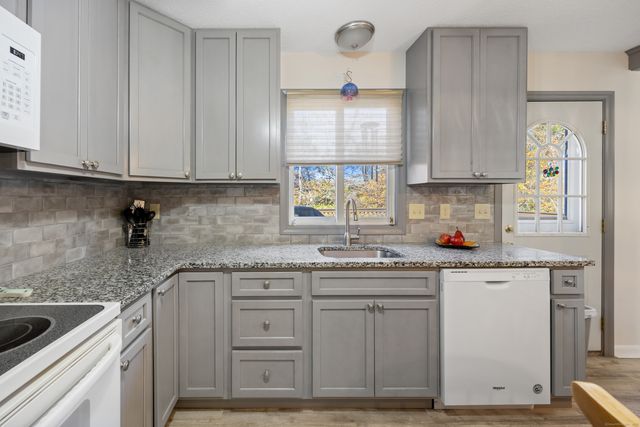 25 Stowe Court, Hamden, CT 06514