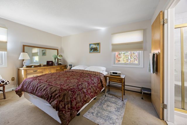 25 Stowe Court, Hamden, CT 06514