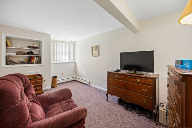 25 Stowe Court, Hamden, CT 06514