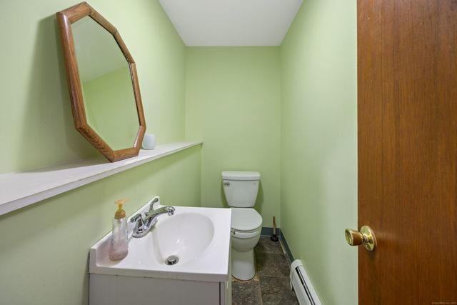 25 Stowe Court, Hamden, CT 06514