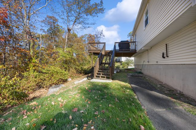 25 Stowe Court, Hamden, CT 06514