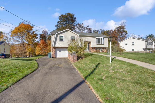 25 Stowe Court, Hamden, CT 06514