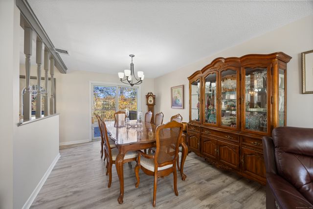 25 Stowe Court, Hamden, CT 06514