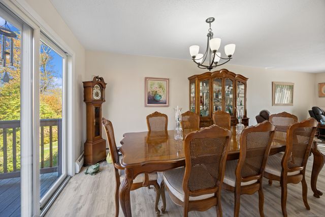 25 Stowe Court, Hamden, CT 06514