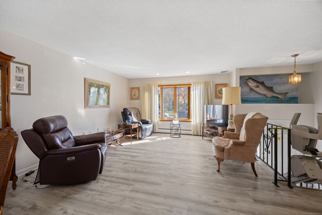 25 Stowe Court, Hamden, CT 06514