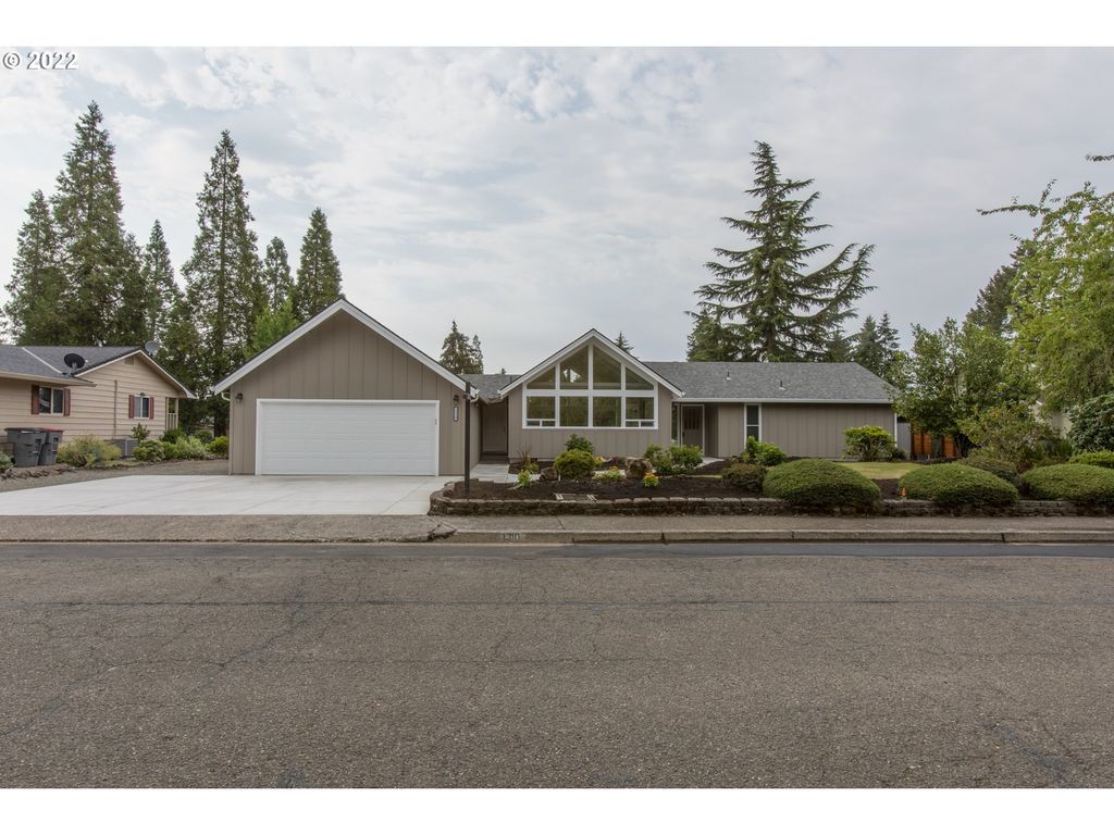 1310 Nw GREENBRIAR Pl, Mc Minnville, OR 97128