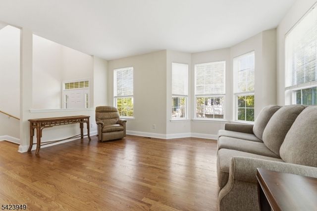 24 Kentworth Ct, Raritan Twp., NJ 08822