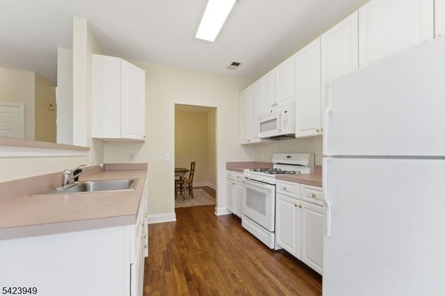 24 Kentworth Ct, Raritan Twp., NJ 08822