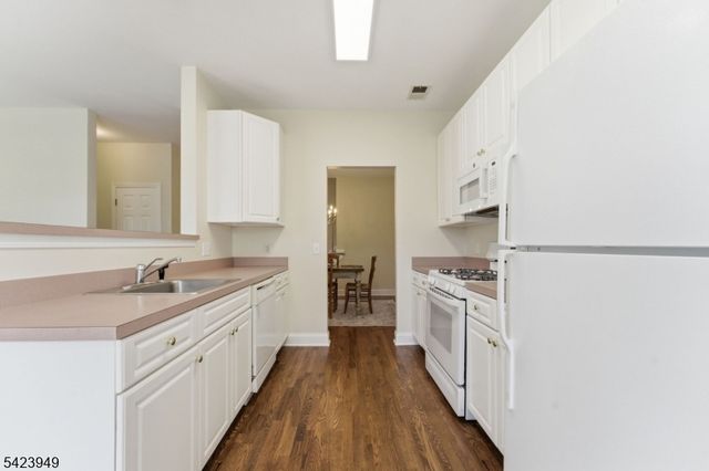 24 Kentworth Ct, Raritan Twp., NJ 08822