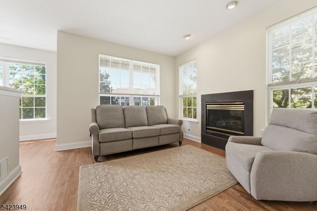 24 Kentworth Ct, Raritan Twp., NJ 08822