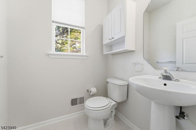 24 Kentworth Ct, Raritan Twp., NJ 08822