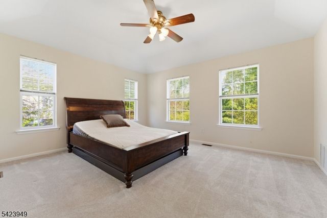 24 Kentworth Ct, Raritan Twp., NJ 08822