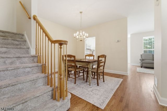 24 Kentworth Ct, Raritan Twp., NJ 08822