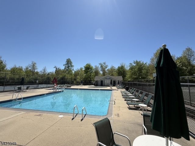 24 Kentworth Ct, Raritan Twp., NJ 08822