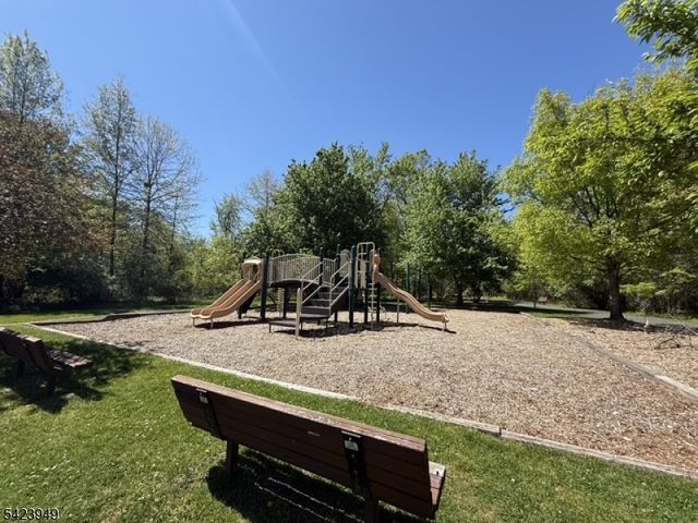 24 Kentworth Ct, Raritan Twp., NJ 08822