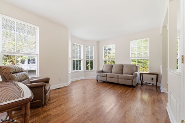 24 Kentworth Ct, Raritan Twp., NJ 08822