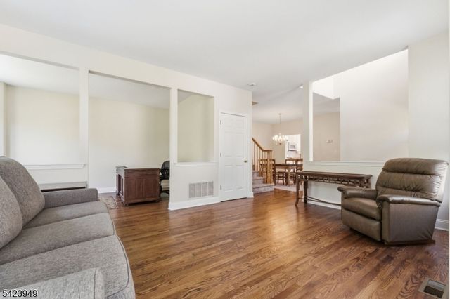 24 Kentworth Ct, Raritan Twp., NJ 08822