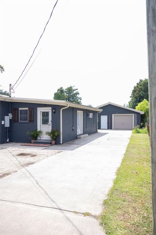 224 Ledet Ln, Larose, LA 70373