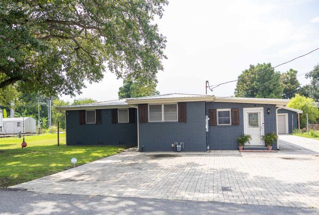 224 Ledet Ln, Larose, LA 70373