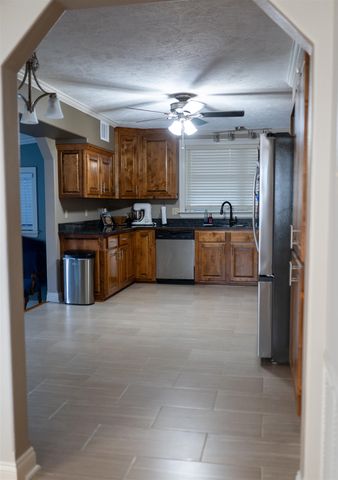 224 Ledet Ln, Larose, LA 70373