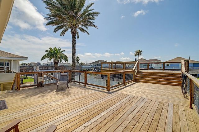 273 Barracuda Street, Bayou Vista, TX 77563