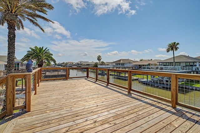 273 Barracuda Street, Bayou Vista, TX 77563